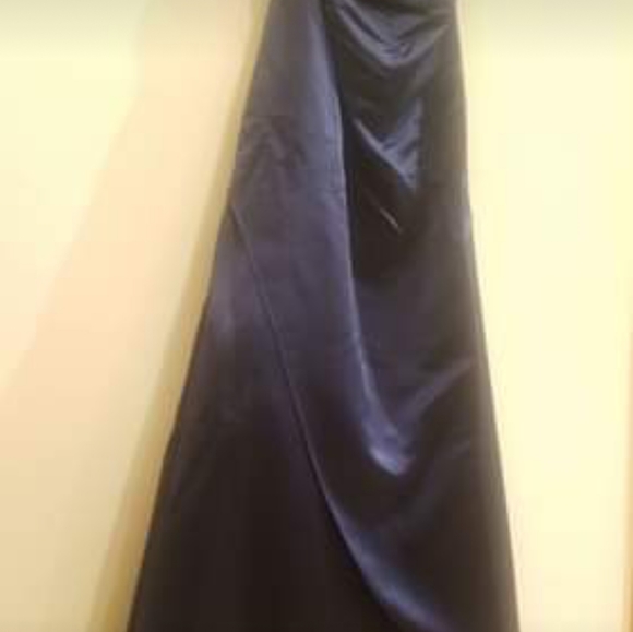 Gawn - Picture 2 of 5